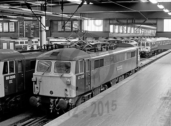 87016-Y-Euston-300678-JC2