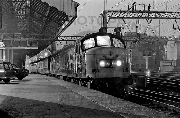 45016-Y-GlasgowCentral-191077-LP28