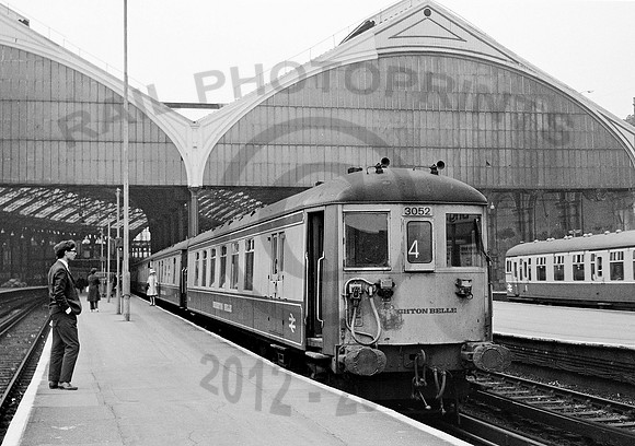 3052-Y-Victoria-260472-HB124