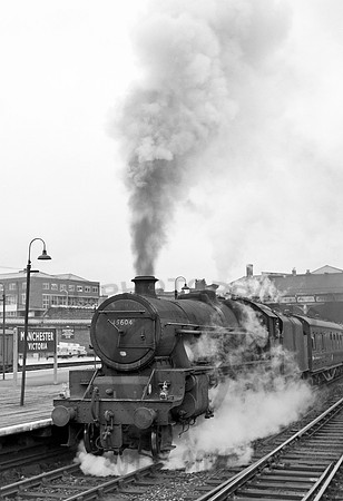 45604-Y-ManchesterVictoria-0565 KL759