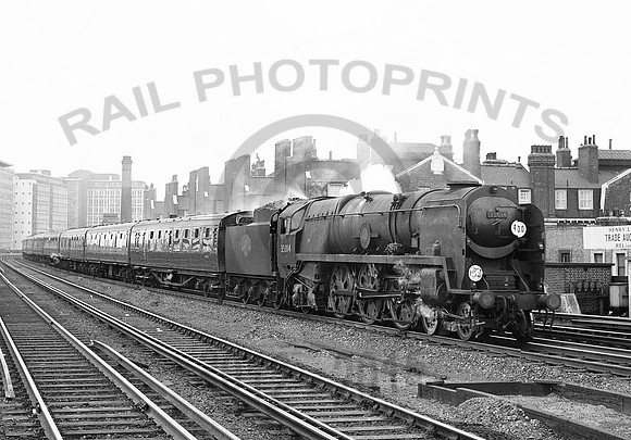 35014-Y-Vauxhall-250466-RPC033