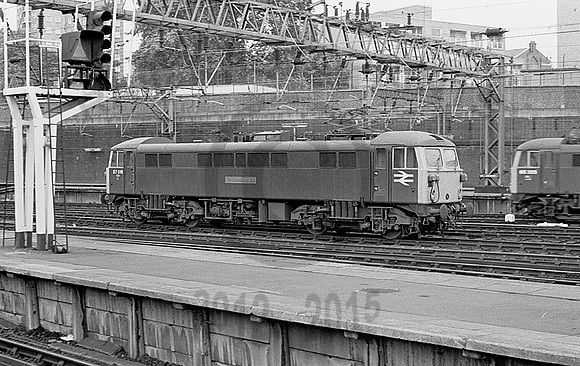 87016-Y-Euston-300678-JC