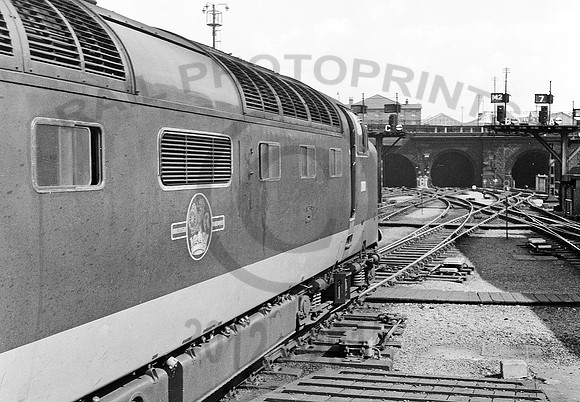 D9011 Kings Cross 0462 RAW158