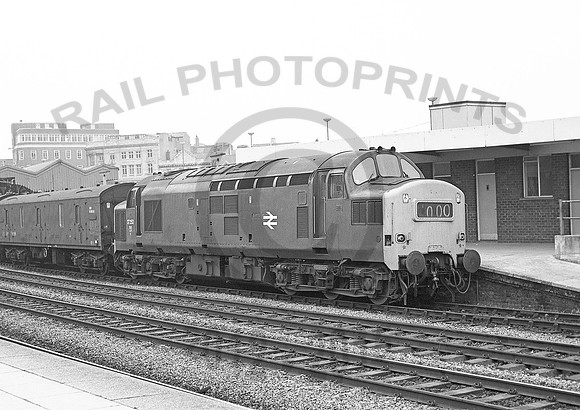 37253-Newport-250480-JC040