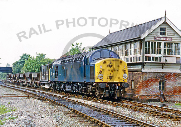 40024-Y-Poulton-0584-CW842