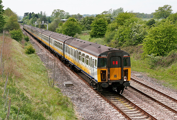Class 423 3424 Acton Turville 180505 JC242
