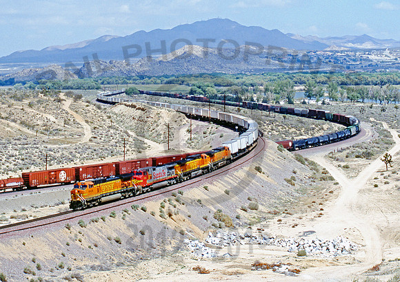 BNSF 4424  Frost 110401 JC060