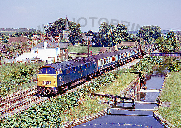 D10 05 Little Bedwyn 070675 DM113-33