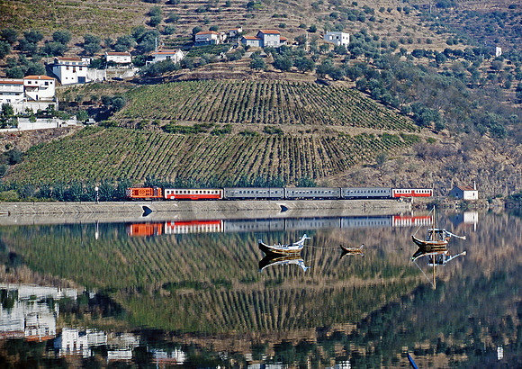 14xx Douro Reflection 051000 JC553