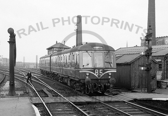 M50956-Y-Warrington-1961-060-1