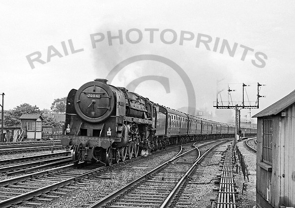 70041 Harringay West 110662  IT459