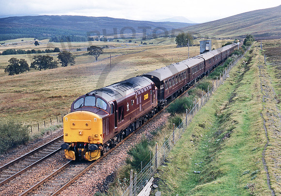 37428-Y-Dalnacardoch-011099-JC108
