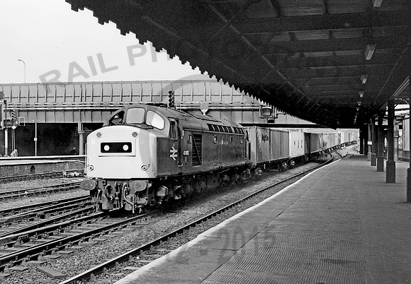 40063 Manchester Victoria 0382 CW422