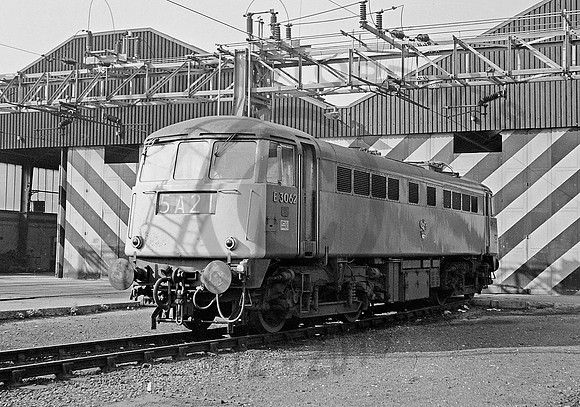 E3062  Willesden depot 091070 JM334