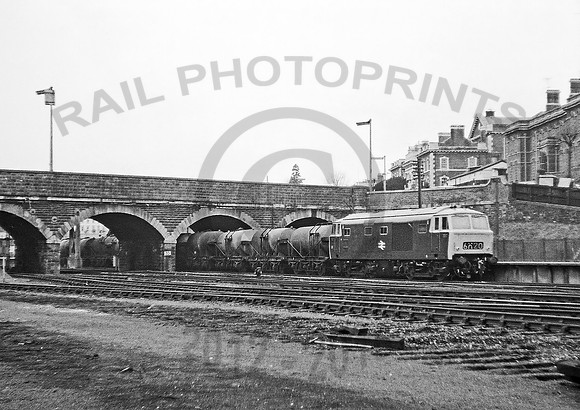 D7017  Exeter Central 270271 JM708R