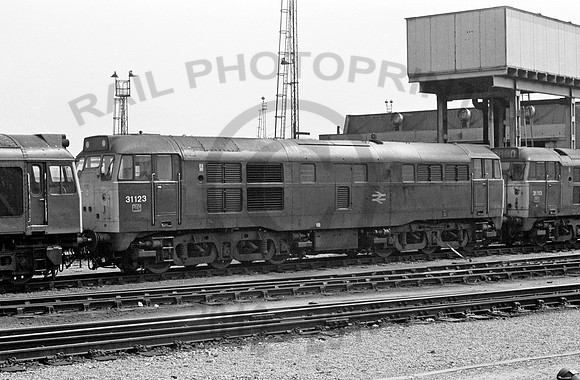 31123-BristolBathRoad-200578-JC1