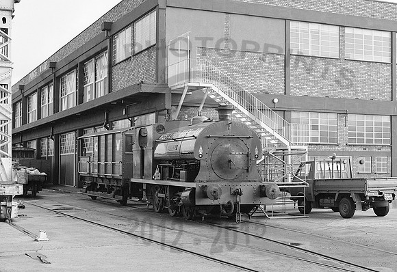 Peckett1940-Henbury-Y-WappingWharf-270981-JC700