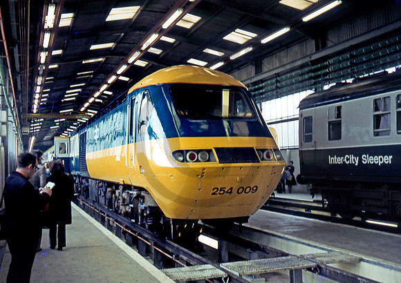 254009  Leeds Neville Hill 220479  ABerry AB691