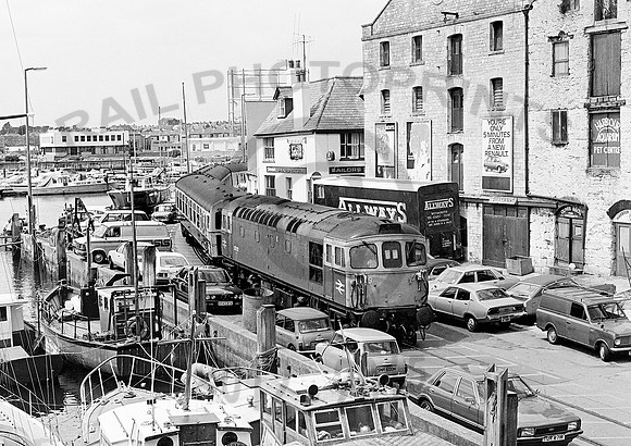 33112  Weymouth Quay 080685 JC864