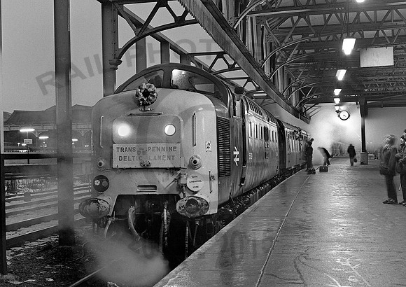 55009-Y-ManVic-271281-JC878