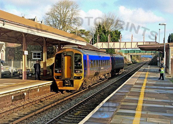 158766-Y-Yatton-171209-JC28