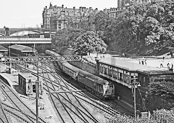 405-EdinburghWaverley-0672-RPC849