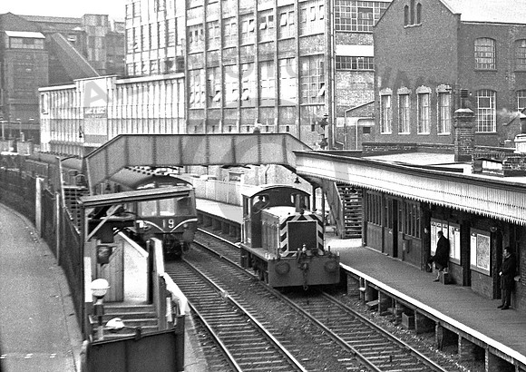04 Silvertown Station 070462 EW590