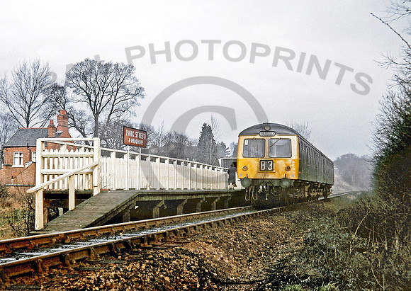 Class 105 50394-56146 Park_Street & Frogmore 070271 GE146