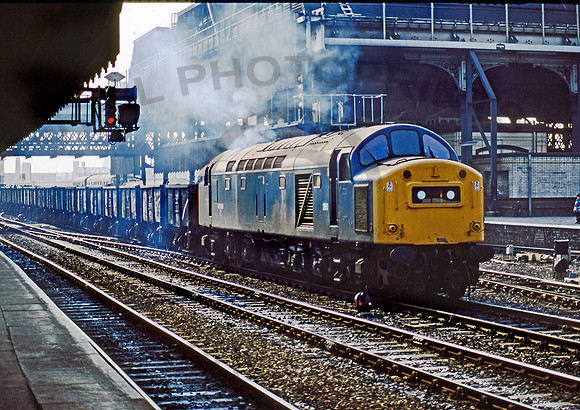 40060 Manchester Victoria 050484 BR816