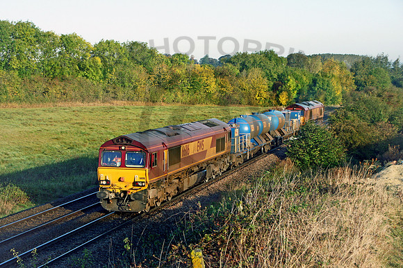 66116-Y-UptonScudamore-081009-JC1226