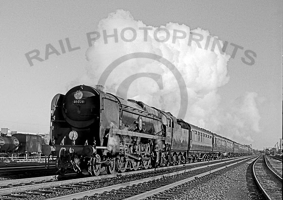 35028 Basingstoke 140162  DC211