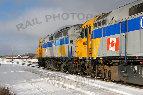 ViaRail-6407-6410-Hornepayne-251009-JC2149