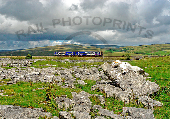 Class 158 Northern Rail Leeds-Carisle service-Ribblehead-180810 GE