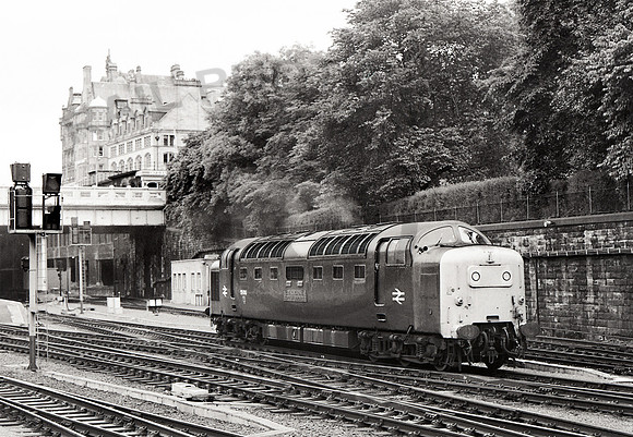 55010 Edinburgh Waverley 270681   270681 JC772