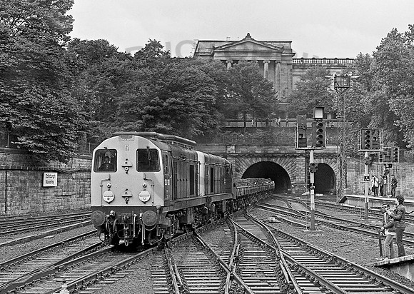 20110-20206-Y-EdinburghWaverley-240885-JC453