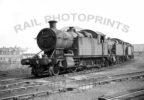 4254-Y-NewportPill-1163-JC467