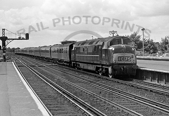 D824-Surbiton-0765-BR724-1