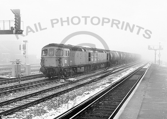 33113-Y-Readingt-270179-JC203