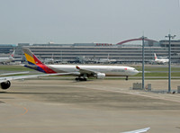 Asiana HL7747  Tokyo Haneda 170415 JC6141