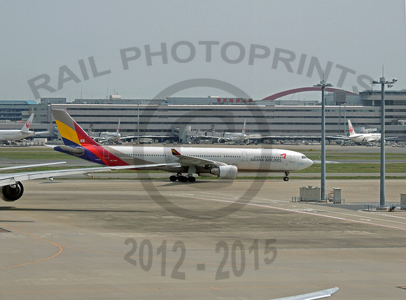 Asiana HL7747  Tokyo Haneda 170415 JC6141
