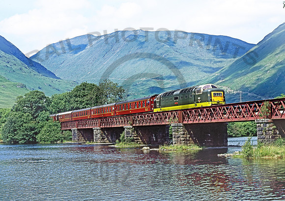 55009-Y-LochAwe-250603-JC337R