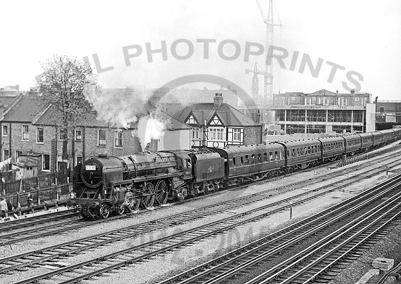 70047-Y-Wembley-1963-RPC465