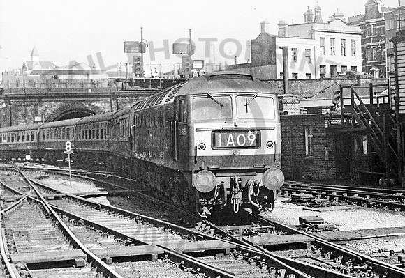 D1525 Kings Cross 1966 RPC457