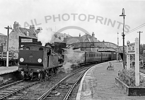 W29  Cowes 110965 HB65E906