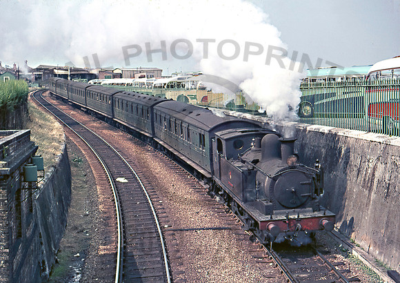 W14 'Fishbourne' Ryde Esplanade 220864 HB285