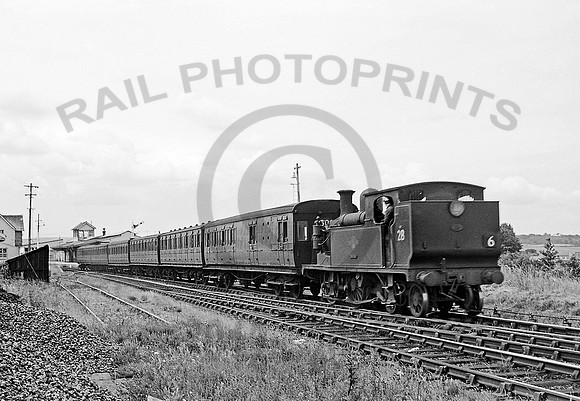 28 Sandown 040765  IT415