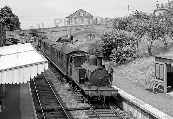 W28 Wroxhall 270665 DC233