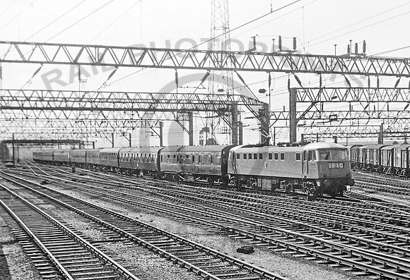 E3012 Crewe 1963 CW266