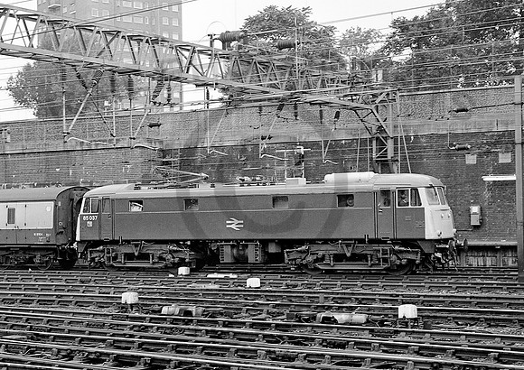 85037-Y-Euston-250879-RPC048