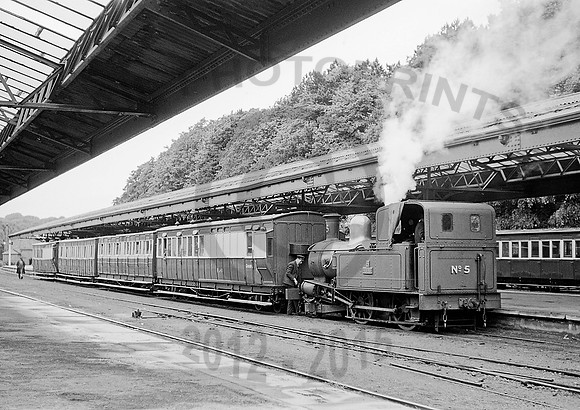 IOM 5 Douglas 100765  IT409
